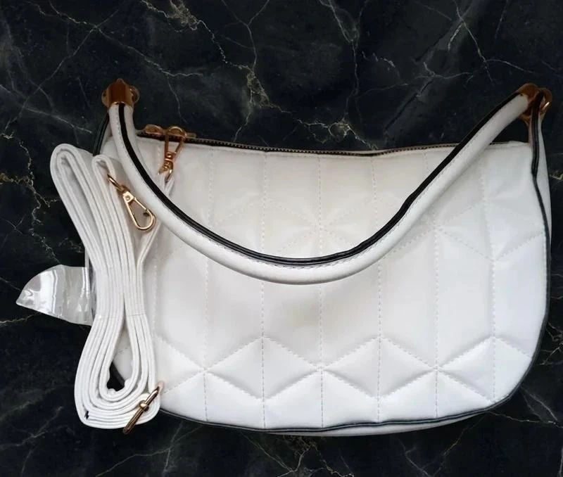 👜Bolso Geométrico Acolchado Diseño Moderno – Nuevo a estrenar – photo 2